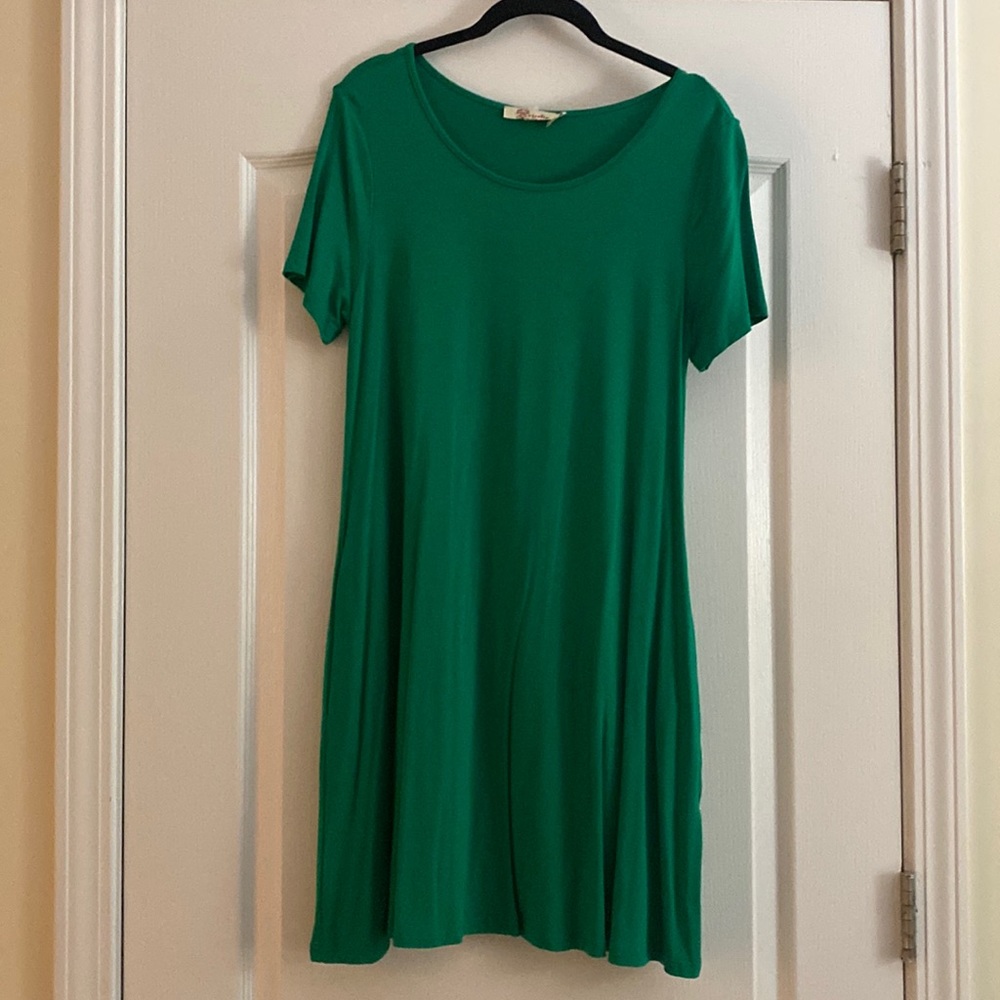 Be St Patty’s ready with this beautiful Emerald green Aryeh dress, size Small